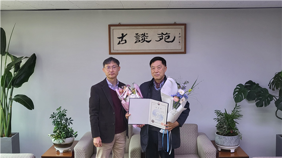 “수많은 금석문이 사라지거나 더 마모되기 전에 하나라도 더 찾아내 알기 쉽게 책으로 펴내야 해요”